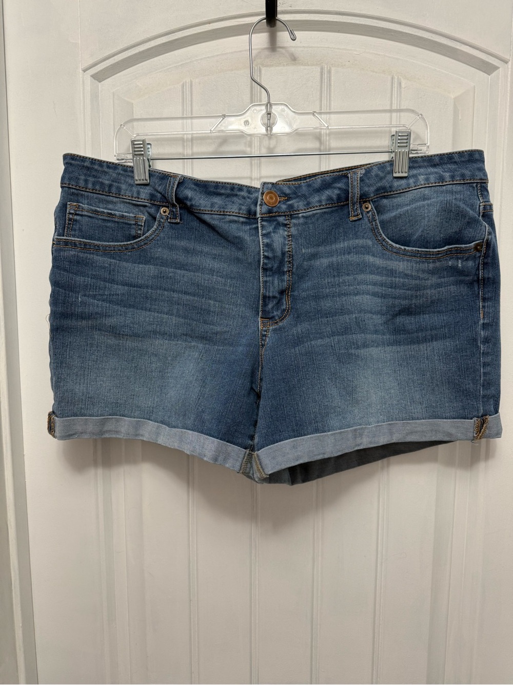 Time And Tru Jeans Shorts 18 Stretch Denim Mid Rise Cuffed Short Pants (39-11)
